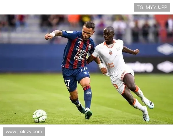 足球比赛中的高位压迫战术与防守反击