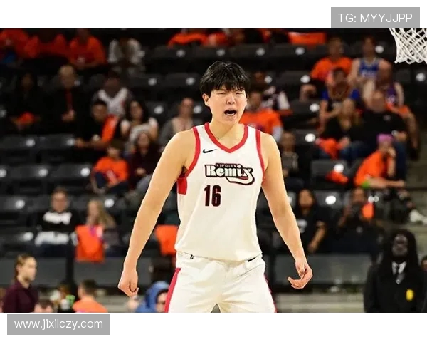 拓媒：球队前景黯淡杨瀚森得分时全场热烈欢呼引人注目