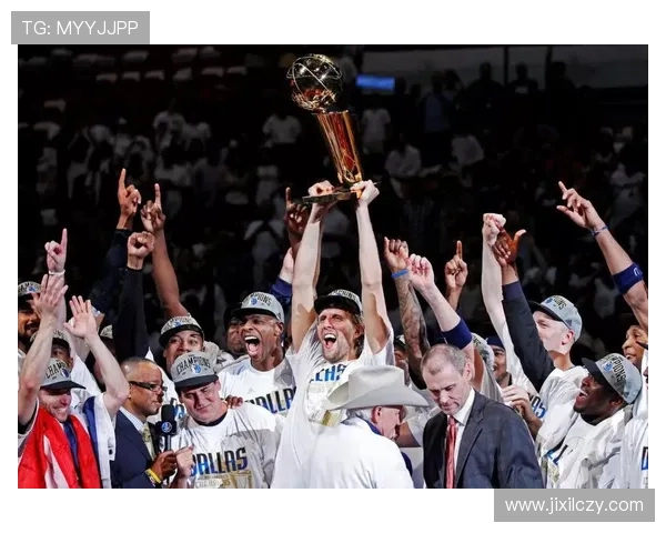 2013年NBA常规赛迈阿密热火66胜16负夺得东部第一